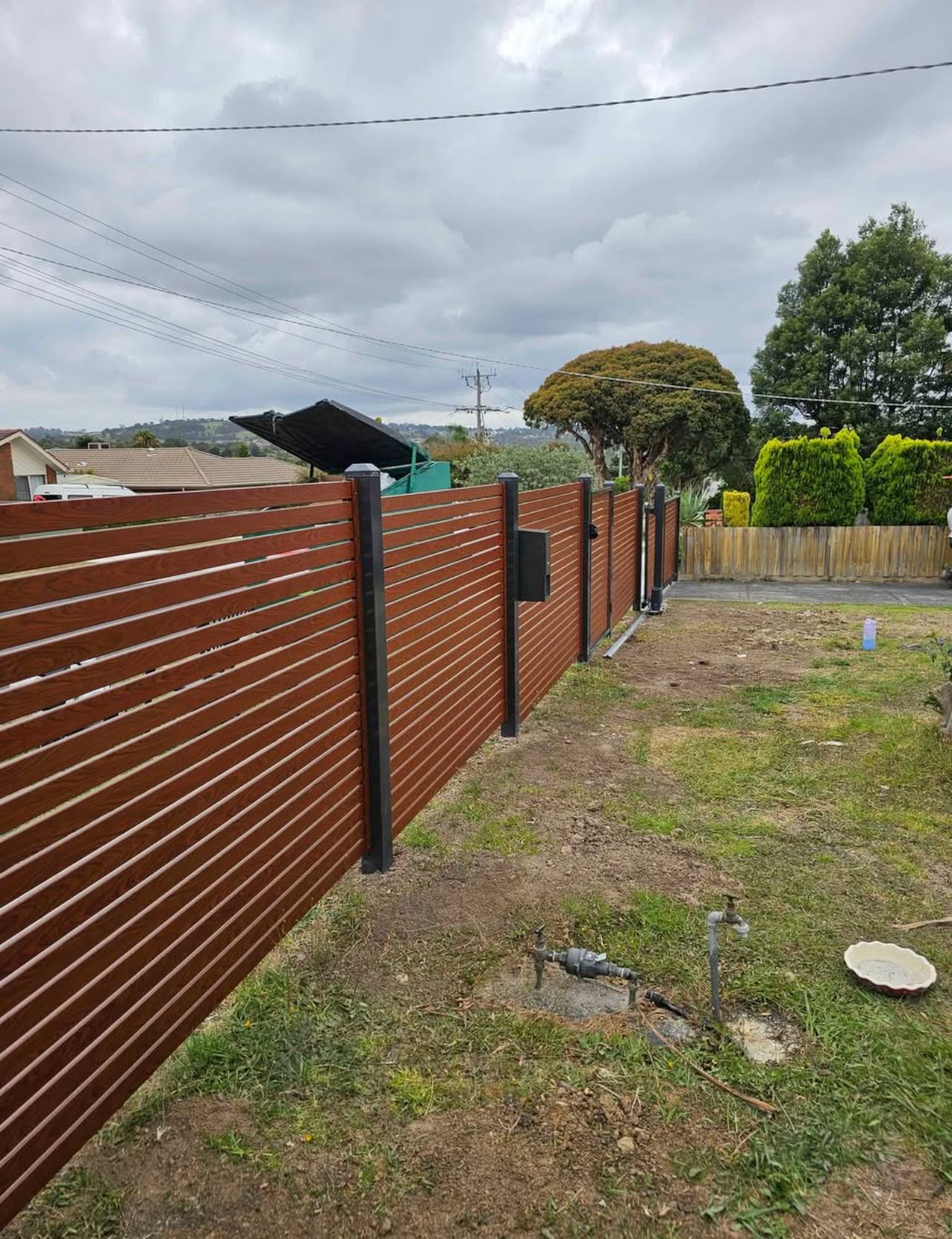 Woodgrain horizontal aluminium slat fence, Point Cook