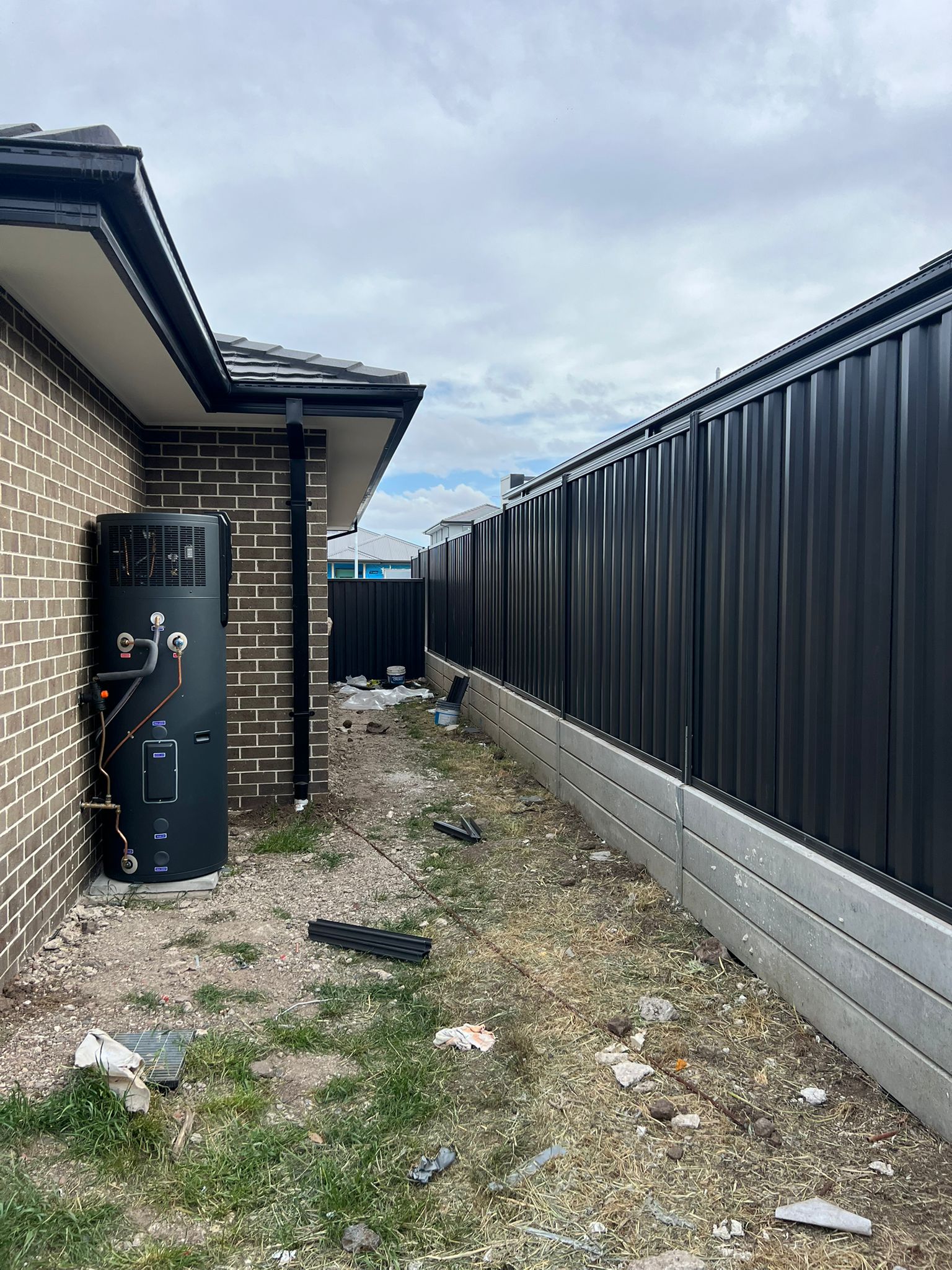 Three-side new-build Colorbond, Manor Lakes
